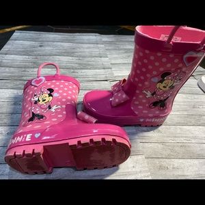 Toddler girl Minnie Mouse rain boots, size 5/6